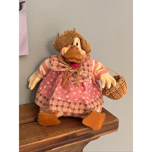 Vintage Russ "Eliza Ducklittle" figurine from "The Country Folks" collection 199 - Picture 8 of 8